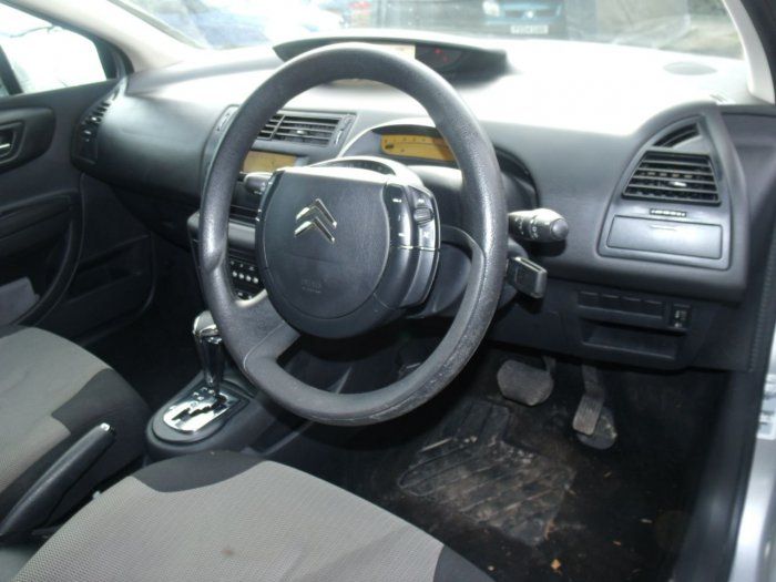 2005 Citroen C4 1.6i 16V SX 5dr image 4