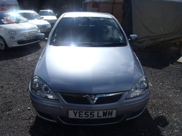 2005 Vauxhall Corsa 1.2i 16V Design 5dr image 2