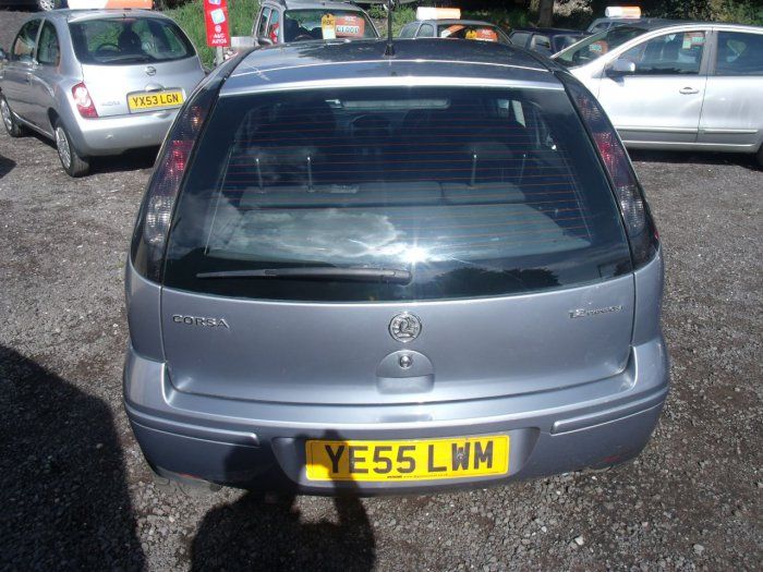 2005 Vauxhall Corsa 1.2i 16V Design 5dr image 3