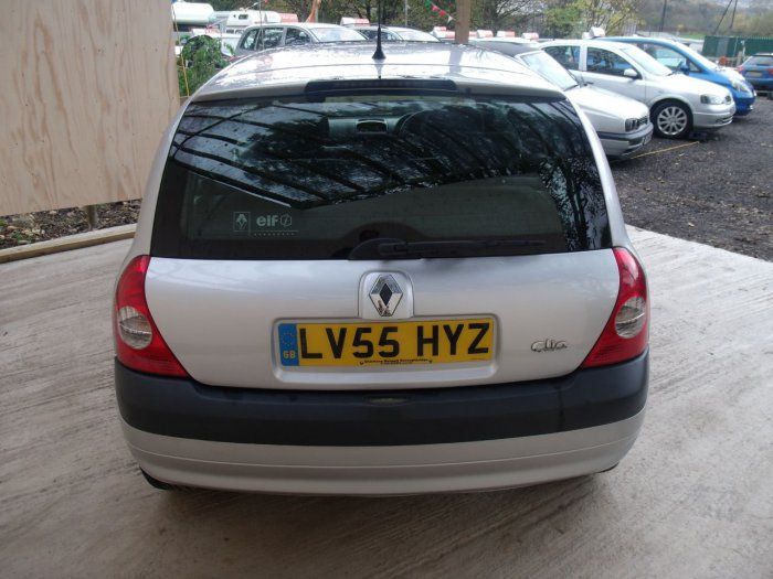 2005 Renault Clio 1.2 16V 3dr image 3
