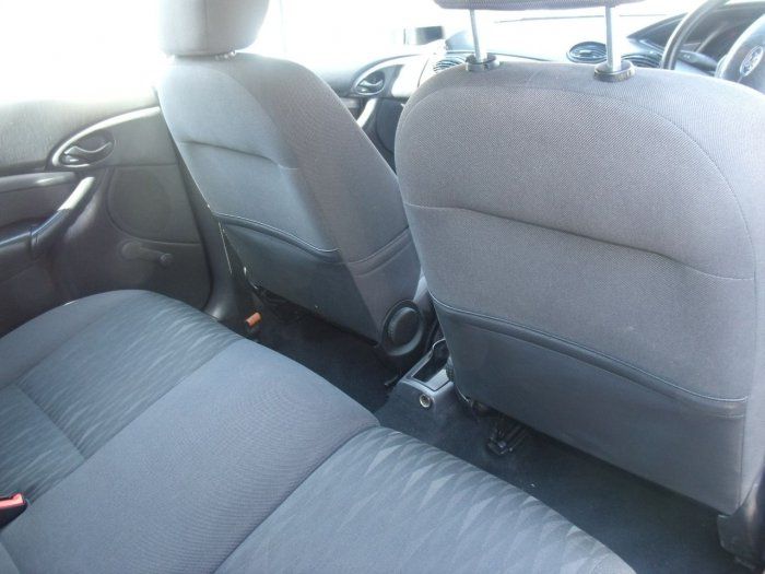 2003 Ford Focus 1.6 Zetec 5dr image 5