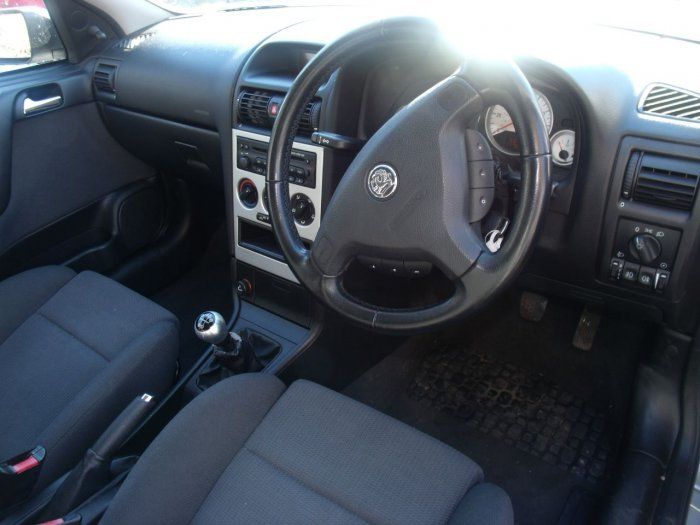 2002 Vauxhall Astra 1.6i 16V SXi 5dr image 4