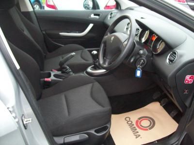 2010 Peugeot 308 1.6 VTi S 5dr image 4