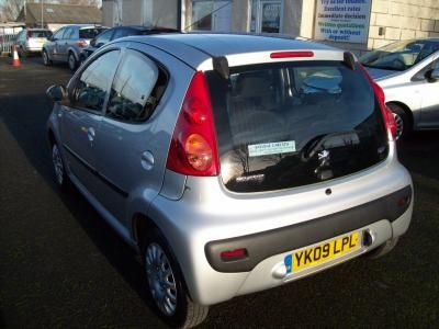 2009 Peugeot 107 1.0 12v Urban 5dr image 2