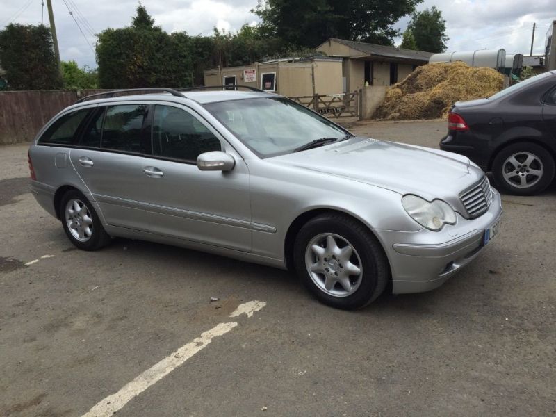 2002 Mercedes Benz C 220 estate image 1