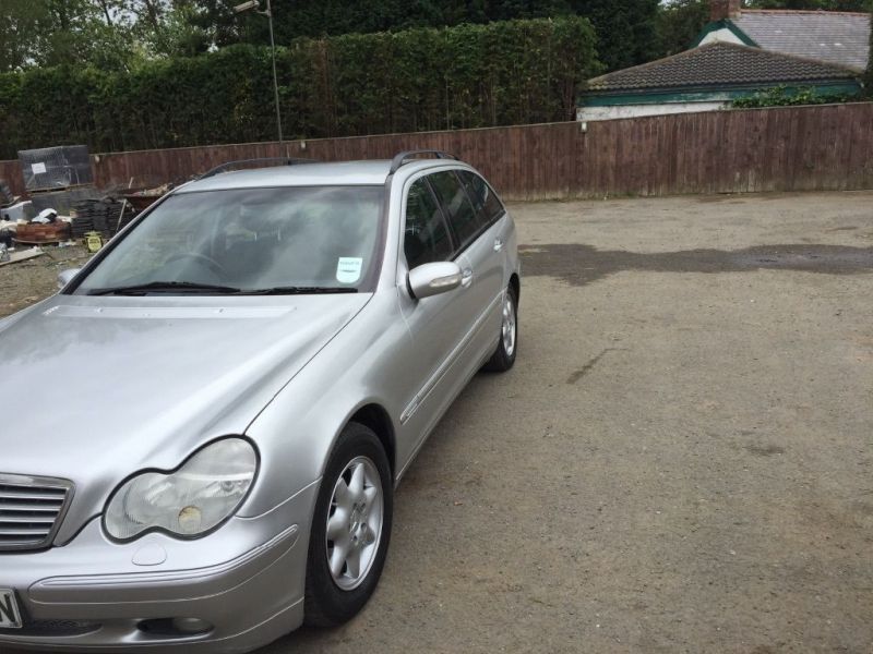 2002 Mercedes Benz C 220 estate image 3