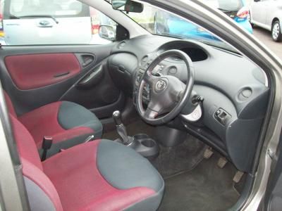2005 Toyota Yaris 1.3 VVT-i image 4