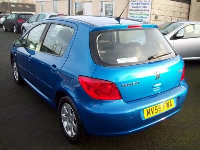 2005 Peugeot 307 1.6 16V S 5dr image 2