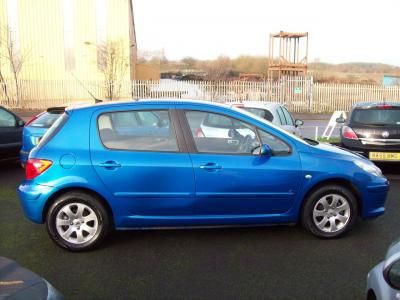 2005 Peugeot 307 1.6 16V S 5dr image 3