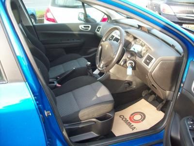 2005 Peugeot 307 1.6 16V S 5dr image 4
