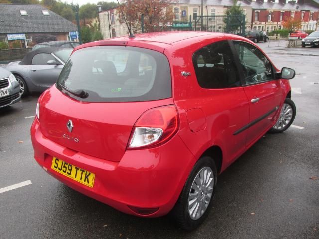 2010 RENAULT CLIO 1.1 16V 3Dr image 3