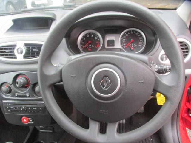 2010 RENAULT CLIO 1.1 16V 3Dr image 4