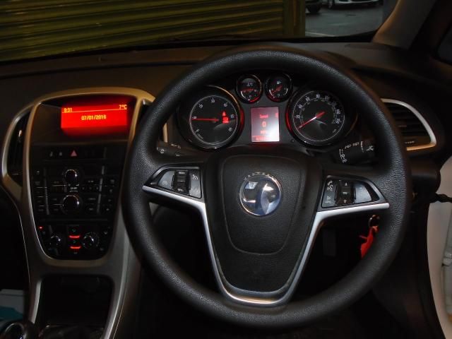 2011 VAUXHALL ASTRA 1.3 CDTI ECOFLEX 5dr image 4