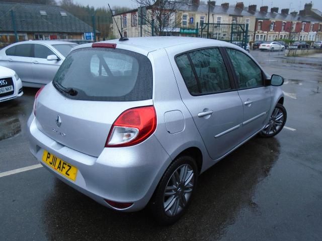 2011 RENAULT CLIO 1.1 5dr image 3