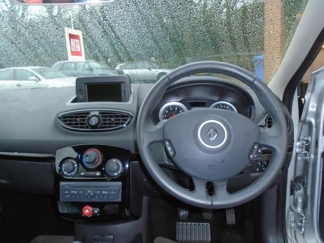 2011 RENAULT CLIO 1.1 5dr image 4