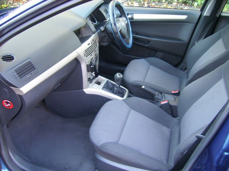 2007 Vauxhall Astra 1.7 CDTi 16v Club 5dr image 4