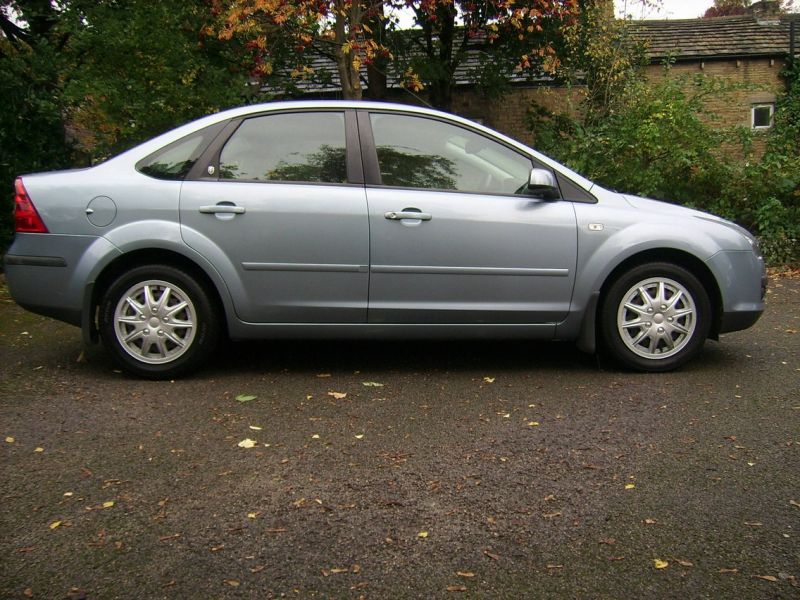 2005 Ford Focus 1.6 Ghia 4dr image 3