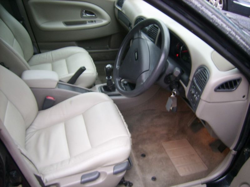 2004 Volvo S40 1.6 S Classic 4dr image 5