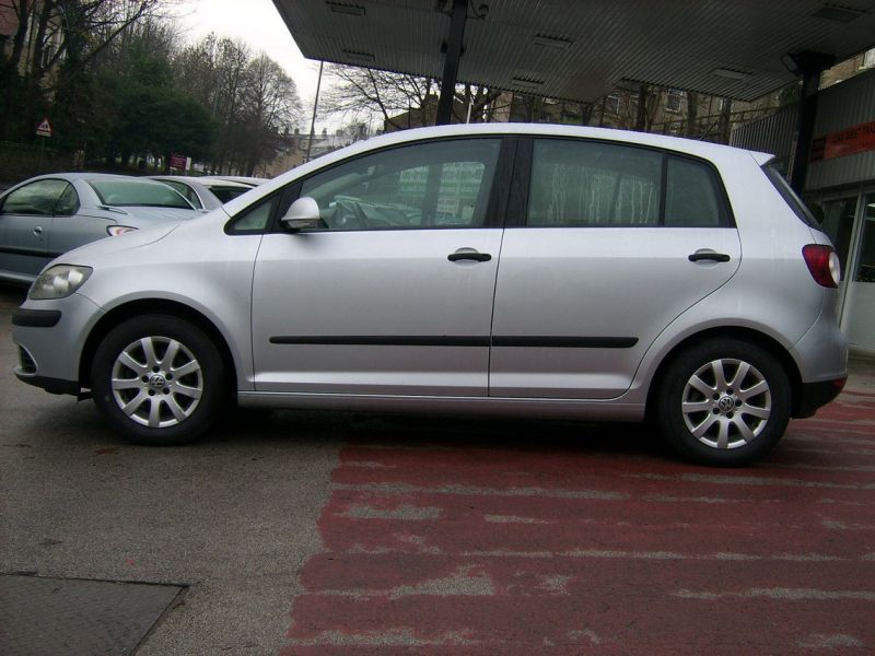 2005 Volkswagen Golf Plus 1.6 FSI SE 5dr image 4