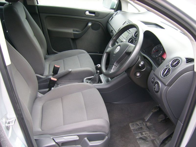 2005 Volkswagen Golf Plus 1.6 FSI SE 5dr image 5