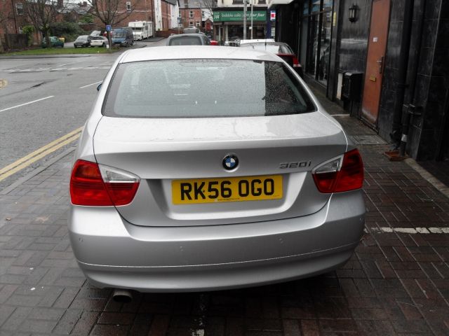 2006 BMW 3 SERIES 320i SE 4dr image 4