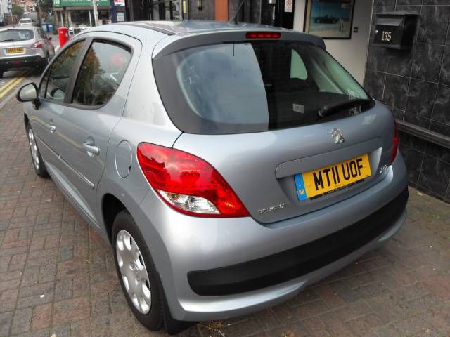 2011 PEUGEOT 207 1.4 HDi Active 5dr image 4