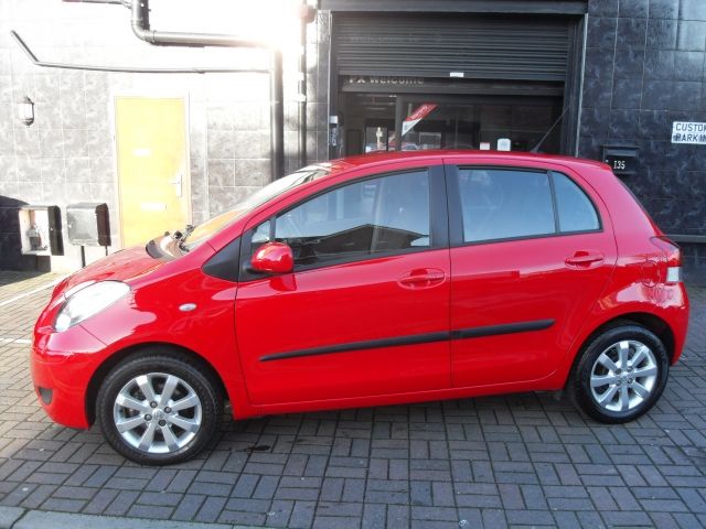 2009 TOYOTA YARIS 1.33 VVT-i TR 5dr image 3