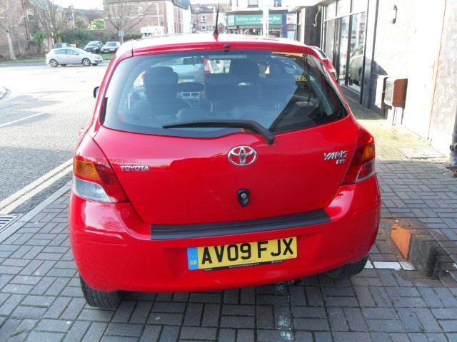 2009 TOYOTA YARIS 1.33 VVT-i TR 5dr image 4