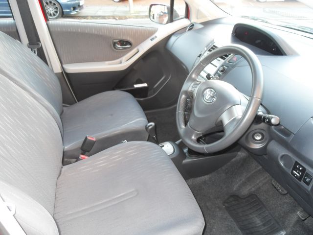 2009 TOYOTA YARIS 1.33 VVT-i TR 5dr image 5
