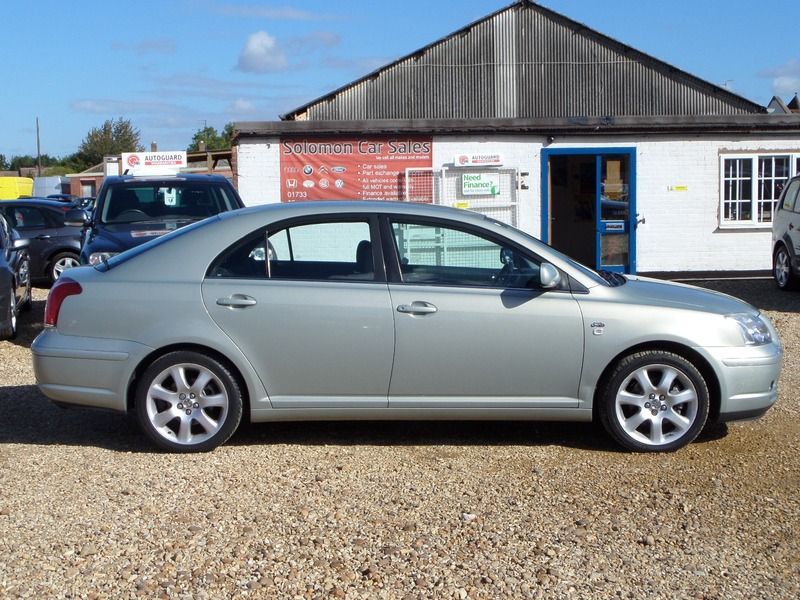 2004 Toyota Avensis image 2