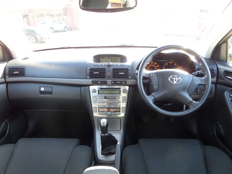 2004 Toyota Avensis image 4