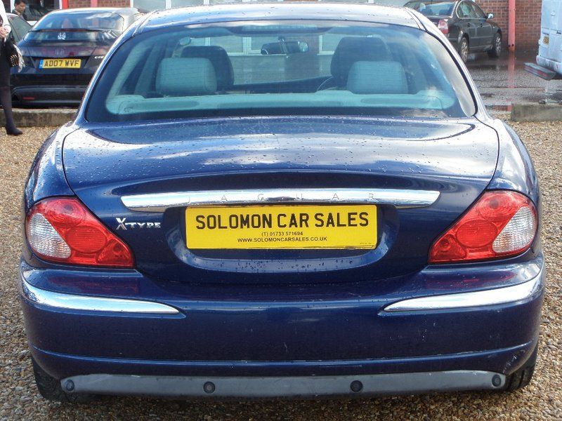 2004 Jaguar X-Type V6 SE image 2