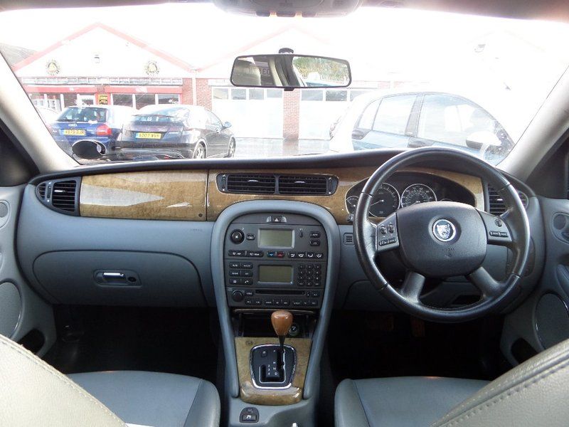 2004 Jaguar X-Type V6 SE image 4