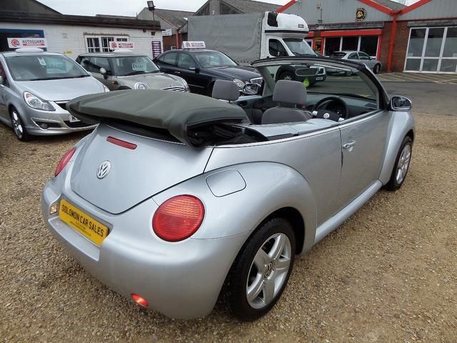 2005 Volkswagen Beetle 8V image 3