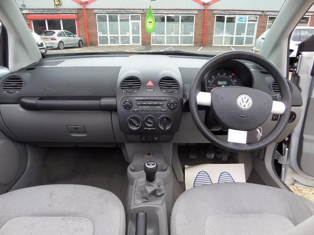 2005 Volkswagen Beetle 8V image 4