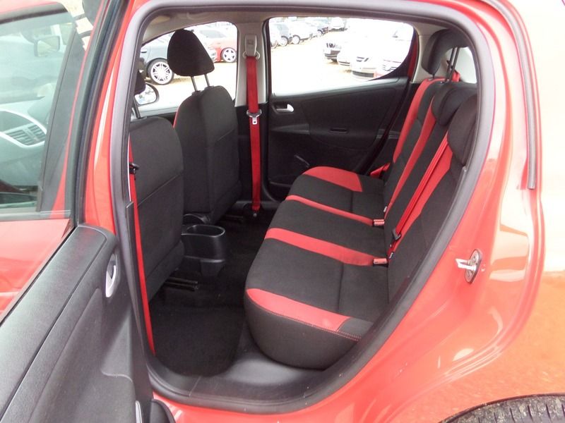 2010 Peugeot 207 image 5