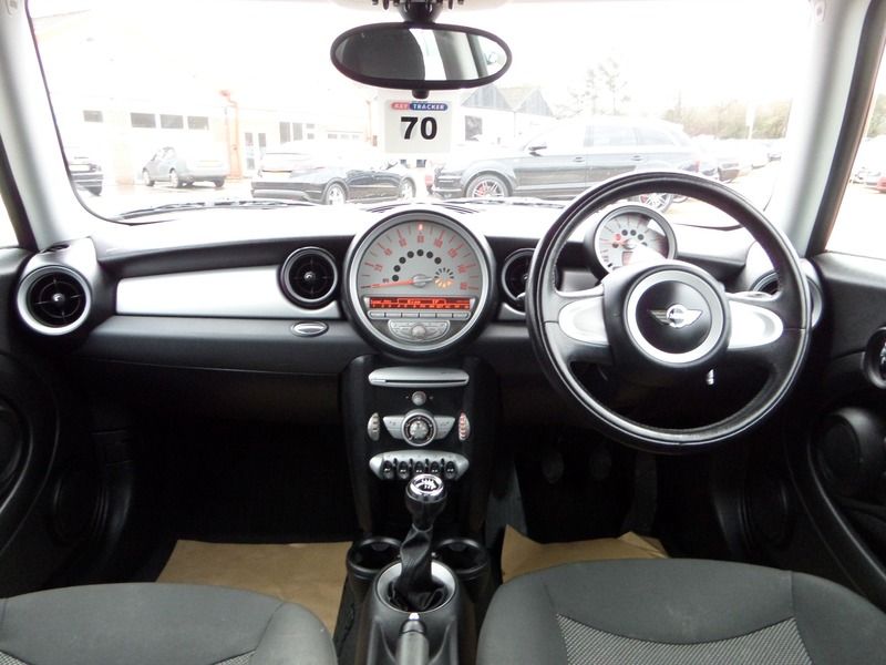 2009 MINI Hatch ONE image 4