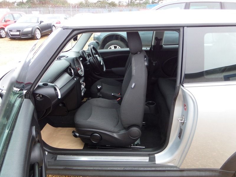 2009 MINI Hatch ONE image 5