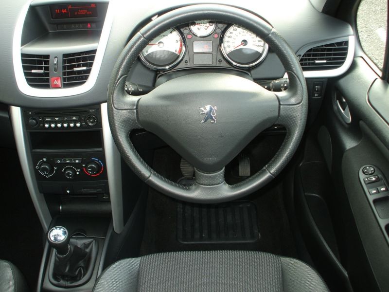 2011 Peugeot 207 1.4 HDi Active image 4