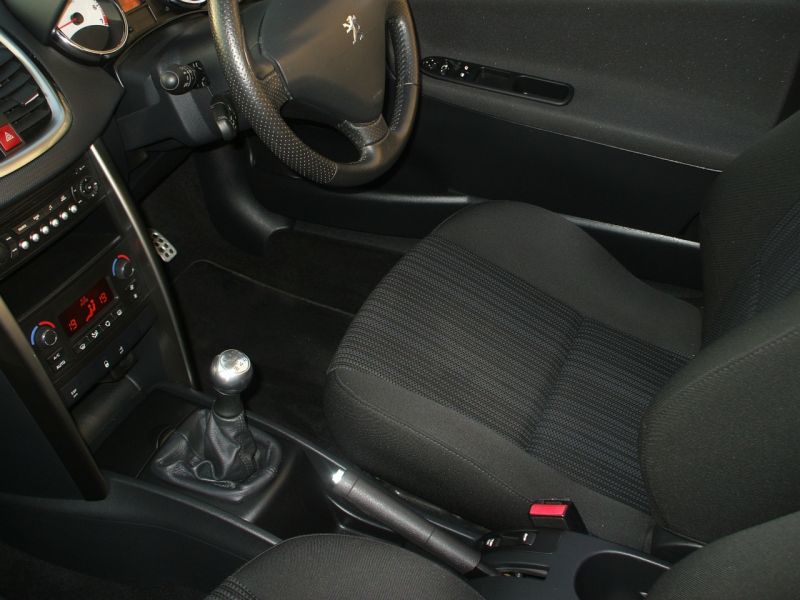2011 Peugeot 207 CC 1.6 VTi GT image 4
