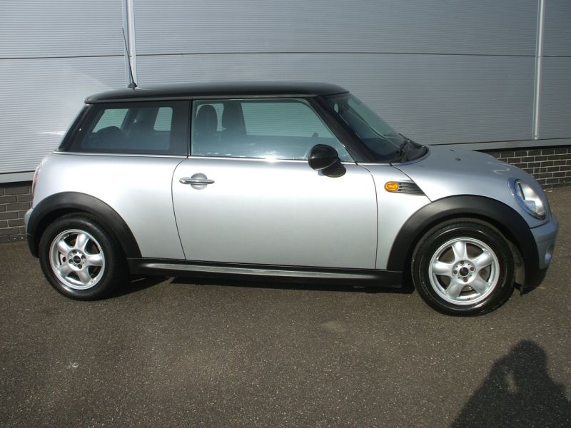 2008 Mini Cooper 1.6 image 2