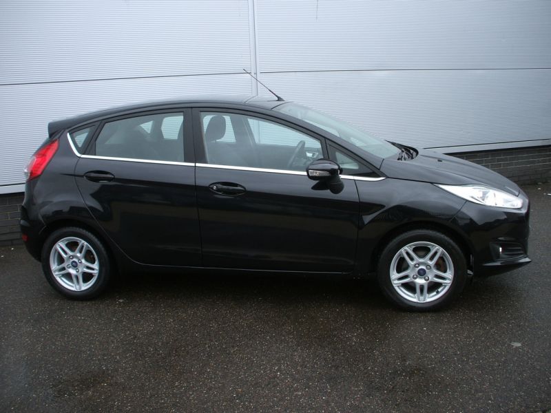 2013 Ford Fiesta 1.2 Zetec image 2