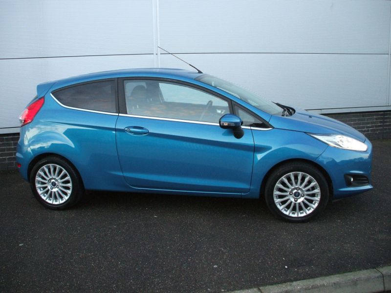 2013 Ford Fiesta 1.6 Titanium Auto image 2