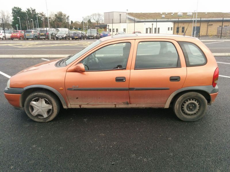 2000 Vauxhall Corsa GLS 16V image 2