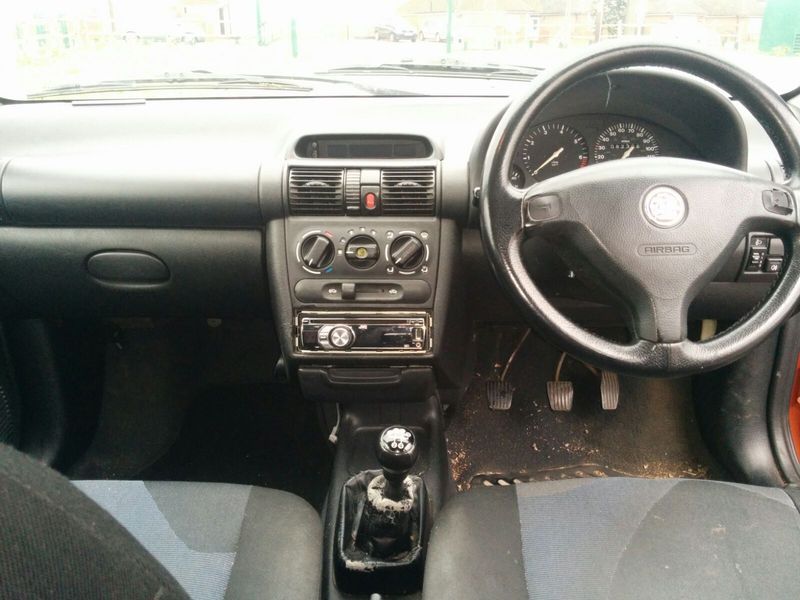 2000 Vauxhall Corsa GLS 16V image 4