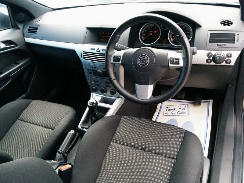 2010 Vauxhall Astra SRI image 4