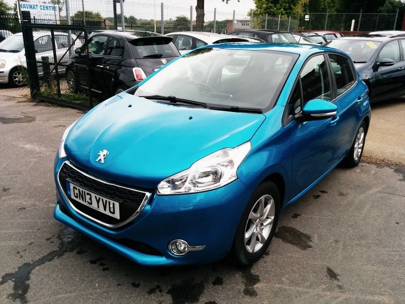 2013 Peugeot 208 Active image 1