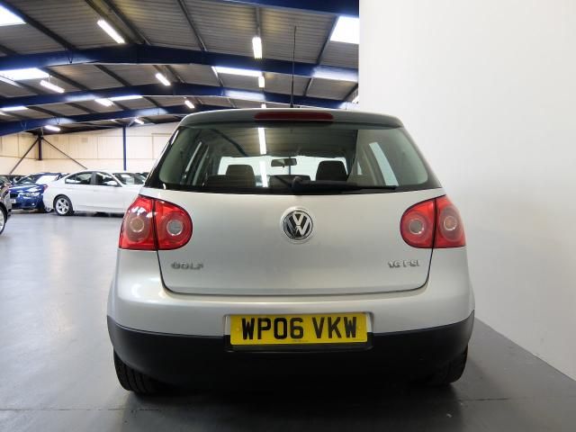 2006 VOLKSWAGEN GOLF 1.6 S FSI 5d image 3