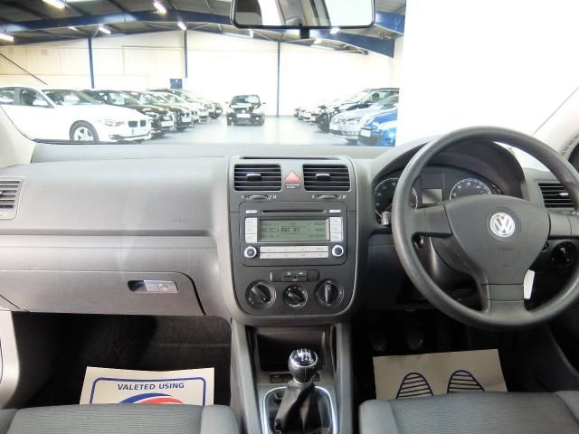 2006 VOLKSWAGEN GOLF 1.6 S FSI 5d image 4
