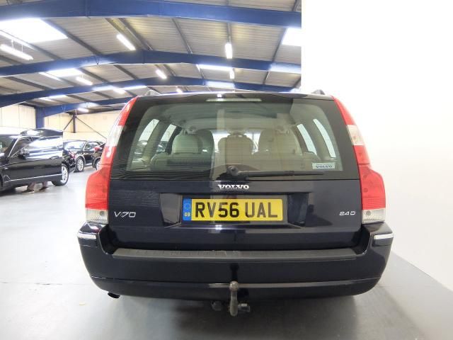 2006 VOLVO V70 2.4 D SE 5d image 3